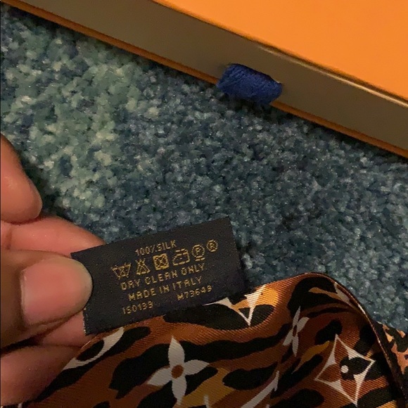 LV bandeau/scarf - Picture 3 of 3